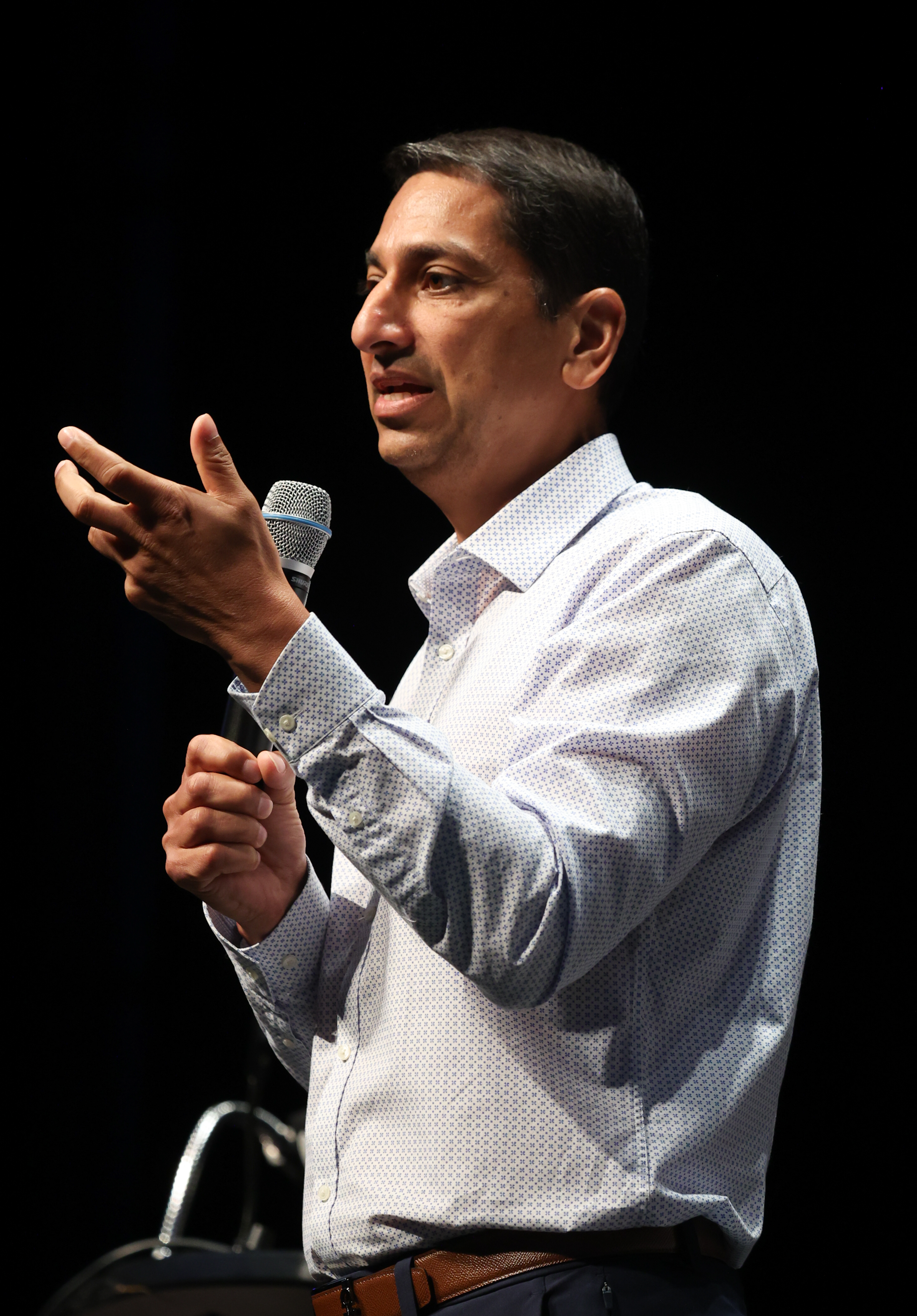 Dr. Raj Shah speaking at conference